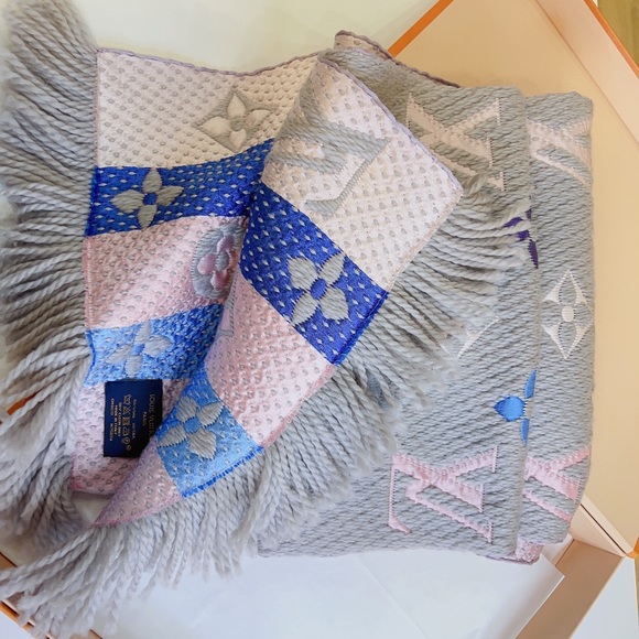 LV Wool Silk Rainbow Logo Mania Scarf Pearl Grey - Picture 4 of 5